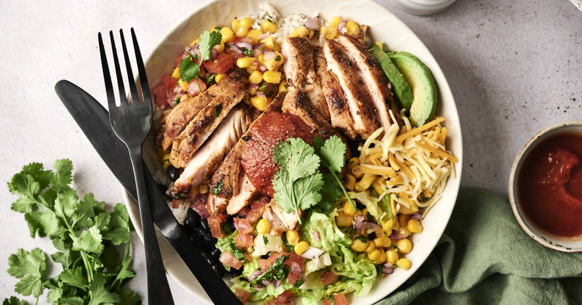 Minute Flavor Bomb: Better-Than-Chipotle Chicken Bowl Recipe